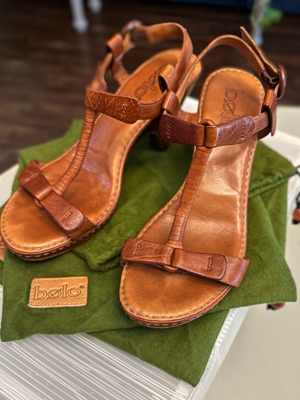 Bolo Alcala Women's Brown Leather T-Strap Sandals with Ankle Buckle